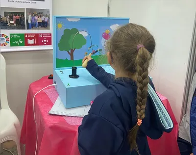 Imagem ilustrativa da imagem Alunas do IFPR de Arapongas ganham prêmio com brinquedo inclusivo