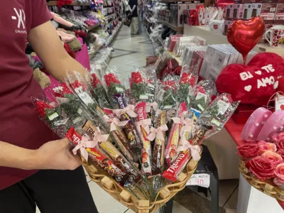 Imagem ilustrativa da imagem Após Dia das Mães fraco, comerciantes apostam nos namorados