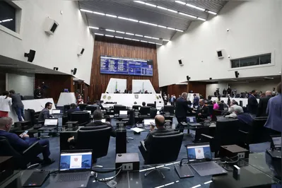 Imagem ilustrativa da imagem Assembleia fecha 2024 como 'parceira' do governo Ratinho