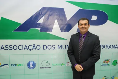 Curitiba, 05 de março de 2023 - O governador Carlos Massa Ratinho Junior participa da posse do novo presidente da Associação dos Munícipio do Paraná (AMP), o prefeito de Santa Cecília do Pavão, Edimar Paparecido Pereira dos Santos.
