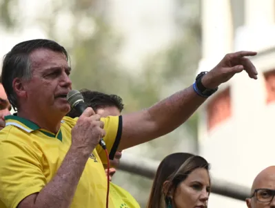 "Eles querem facilitar. Eles não querem mais me prender, querem que eu seja executado", afirmou Jair Bolsonaro durante comício em Caxias (do Sul RS)