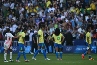 Brazil's players react at the end of the women's group C football match between Brazil and Japan during the Paris 2024 Olympic Games at the Parc des Princes in Paris on July 28, 2024. (Photo by Ben STANSALL / AFP)