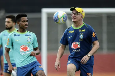 Imagem ilustrativa da imagem Bruno Guimarães e Gerson furam fila e formam dupla na seleção