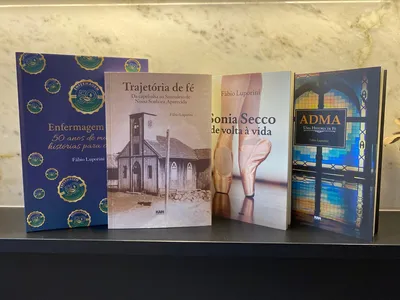 Imagem ilustrativa da imagem 'Café com Quê?' aborda a produção de biografias