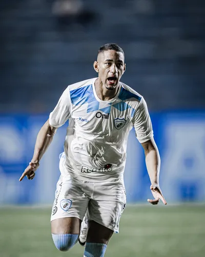 “A sensação é inexplicável, nem sabia como comemorar. Eu saí correndo. A gratidão é eterna, obrigado por tudo, nem sei o que falar”, afirmou Caio ao final do jogo