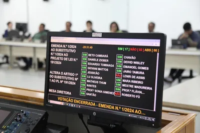 Imagem ilustrativa da imagem Câmara aprova reajuste salarial de secretários em 1º turno
