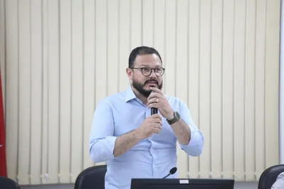 “Os vereadores, se forem fazer essas viagens, vão fazer com pautas específicas. Então, eu acredito que isso é um avanço para o Legislativo da nossa cidade. Vai trazer muito mais transparência e eficácia”, o presidente da Câmara, Emanoel Gomes