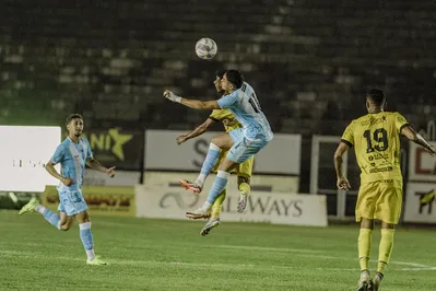 Os jogadores lamentaram o péssimo gramado do estádio Olímpico, de Cascavel, e consideram excelente o ponto conquistado fora de casa