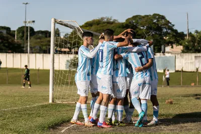 Imagem ilustrativa da imagem Com dois times de Londrina, FPF confirma Paranaense sub-20
