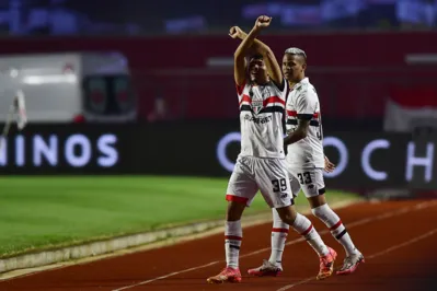 William Gomes  comemora o golaço anotado contra o Vitória neste domingo no Morumbis