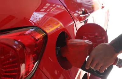 No Centro, os preços foram R$ 3,96 para etanol, R$ 6,10 para gasolina e R$ 5,85 para diesel.
