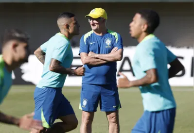 Às vésperas do jogo decisivo deste sábado, às 22 horas, contra o Uruguai, o técnico Dorival Junior quebra a cabeça para escalar o substituto de Vinicius Júnior
