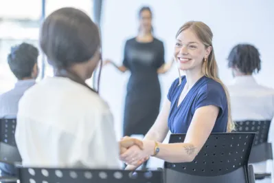 Profissionais com pós-graduação em ciência, tecnologia, engenharia e matemática têm mais oportunidades de trabalho no exterior