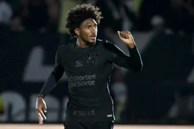 Corinthians' forward Talles Magno celebrates after scoring during the Copa Sudamericana round of 16 first leg football match between all-Brazilian Red Bull Bragantino and Corinthians at the Santa Cruz stadium in Ribeirao Preto, Sao Paulo State, Brazil, on August 13, 2024. (Photo by NELSON ALMEIDA / AFP)