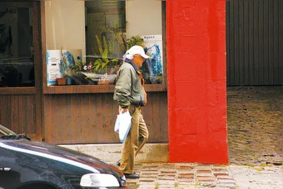 Dalton Trevisan: discreto, escritor evita fotos e aparições públicas, são raros os registros fotográficos em que ele aparece