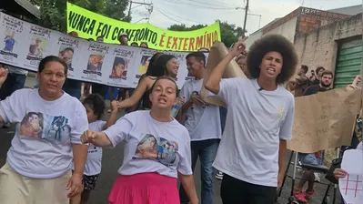 Deputado Renato Freitas visitou as famílias dos jovens de Londrina mortos pela PM no dia 15 de fevereiro