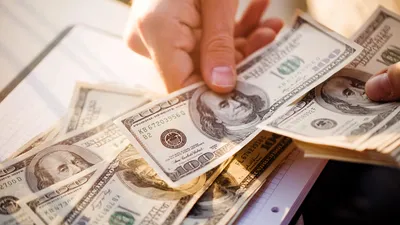 Imagem ilustrativa da imagem Dólar fecha a R$ 5,91 e Bolsa ultrapassa 124 mil pontos