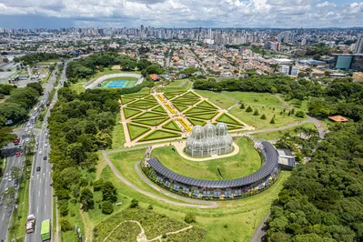 Imagem ilustrativa da imagem Em Curitiba, candidatos discutem sobre vacinas e pandemia