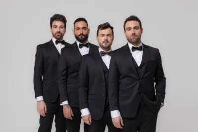 Senhor Bonifácio faz espetáculo com orquestra em três atos trazendo hits de fases diferentes dos Beatles