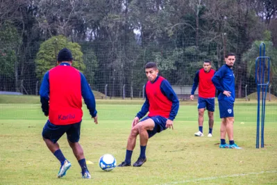 O volante Samuel Andrade será titular pela primeira vez no LEC nesta série C:  Tubarão quer dar mais um passo em MG rumo a classificação