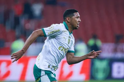 Bastante criticado pela torcida, Rony fez o gol de empate do Palmeiras contra o Inter e deve ser titular novamente nesta quarta diante do Flamengo