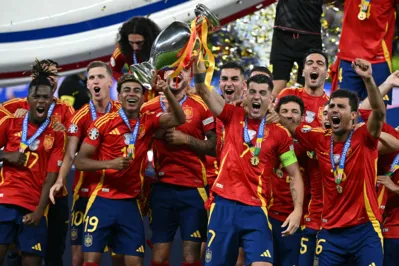 Imagem ilustrativa da imagem Espanha freia sonho inglês e conquista o tetra na Eurocopa