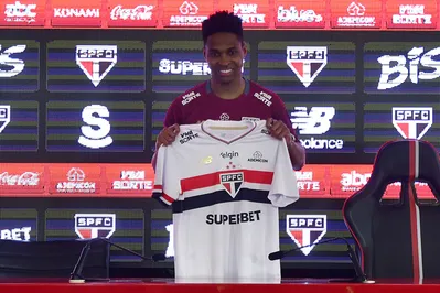 Espero dar continuidade e que os jogadores jovens que saem daqui cheguem lá com outra mentalidade para fazerem carreiras como Lucas, Oscar, porque o São Paulo é um clube formador", afirmou Wendell