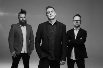 Mateus Gonsales Trio  reúne   mais dois grandes músicos como Diogo Burka (contrabaixo) e Fernando Rivabem (bateria)