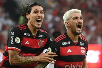 Imagem ilustrativa da imagem Fla bate Atlético-GO e aproveita cochilo de rivais para retomar liderança