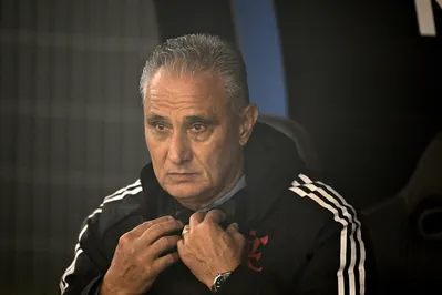 Imagem ilustrativa da imagem Flamengo chega sob pipoca e escolta da PM após eliminação