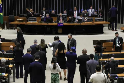 Brasília (DF) 29/08/2024 Sessão do Congresso Nacional semipresencial para votar o projeto de lei do Congresso (PLN 2024) que altera a Lei de Diretrizes Orçamentárias deste ano (LDO 2024) para facilitar o acesso a operações de crédito por pessoas físicas e empresas atingidas pelas enchentes no Rio Grande do Sul. Foto Lula Marques/ Agência Brasil