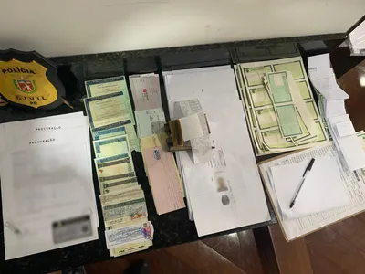Imagem ilustrativa da imagem Homem com ‘fábrica’ de documentos falsos é preso em Cambé