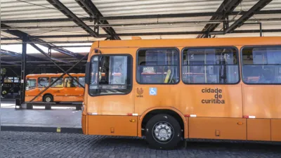 Imagem ilustrativa da imagem Homem é morto dentro de ônibus em Curitiba após defender vítimas de homofobia
