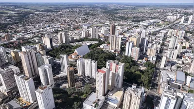 Londrina é a única cidade paranaense, com exceção da capital Curitiba, com mais de 500 mil moradores