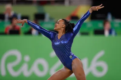 Imagem ilustrativa da imagem Imprensa dos EUA vê Rebeca como 'fenômeno' e maior ameaça a Biles