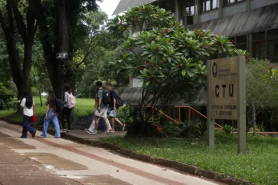 Imagem ilustrativa da imagem Inscrições para o vestibular 2025 da UEL começam nesta quinta