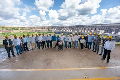 Grupo de prefeitos do Norte Pioneiro visitam Itaipu