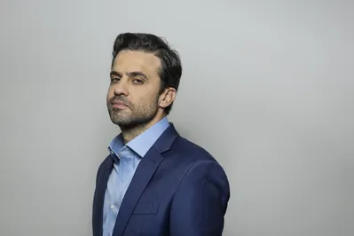 SÃO PAULO, SP, 30.09.2024: SÃ©rie de retratos de candidato a prefeitura de SÃ£o Paulo. Na foto o candidato Pablo MarÃ§al (PRTB), nos estÃºdios do Uol, antes do debate Folha/Uol. (Foto: Bruno Santos/Folhapress)