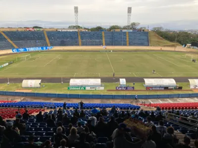 Imagem ilustrativa da imagem Londrina e Náutico estão escalados; torcida marca presença no Café