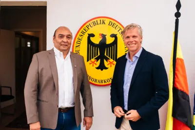 Marcelo Janene El-Kadre, presidente da SRP, e o consul Ricardo Neukirchner, que também é diretor da Sociedade Rural do Paraná