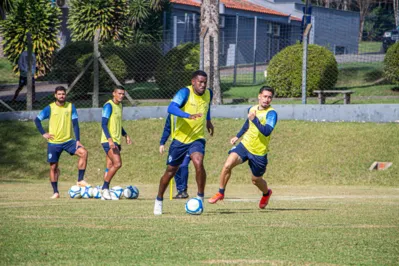 O experiente lateral Geferson deve ser uma das novidades do Londrina na parte desta segunda em Araraquara