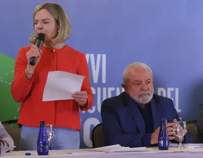 "A Gleisi é um quadro refinado. Politicamente, tem pouca gente nesse país mais refinado que a Gleisi", afirmou Lula ao ser perguntado se a paranaense iria para o seu ministério
