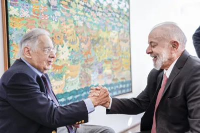Adversários políticos em outras eleições, Lula e FHC estiveram do mesmo lado da disputa eleitoral em 2022:  tucano declarou voto no petista no segundo turno contra Jair Bolsonaro (PL)