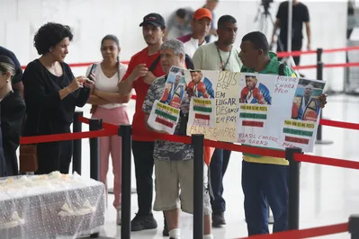 O corpo de Adílson "Maguila" Rodrigues foi velado na Assembleia Legislativa de São Paulo com a presença de muitos fãs
