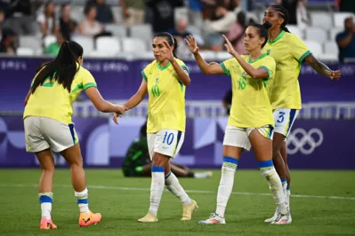 Imagem ilustrativa da imagem Marta dá passe decisivo na vitória importante sobre a Nigéria