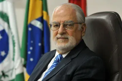 O cardiologista José Eduardo de Siqueira recebeu o título de Cidadão Honorário de Londrina, em 2014