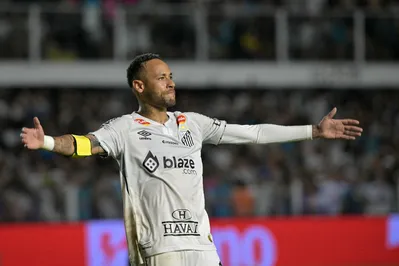 Imagem ilustrativa da imagem Neymar sofreu mais faltas em 45 minutos desde estreia no PSG