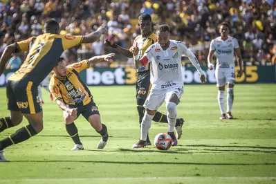 Imagem ilustrativa da imagem Neymar tem dificuldade em segunda partida na volta ao Santos