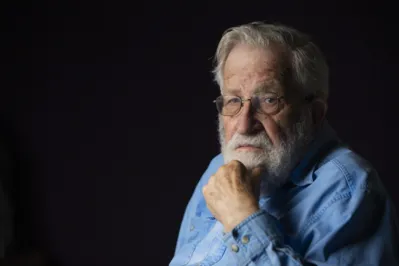 Noam Chomsky: intelectual  conhecido por suas posições firmes contra os impactos do capitalismo tem uma ligação forte com o Brasil