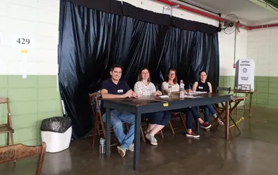 Equipe de mesários que trabalhou no Asilo São Vicente de Paulo, em Londrina
